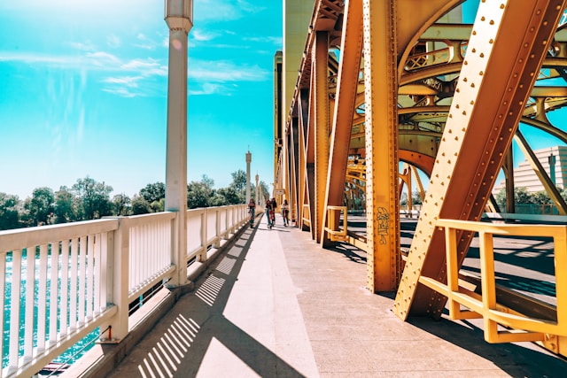 meritt-thomas-klRXBDf77I4-unsplash living in sacramento photo of bridge over river